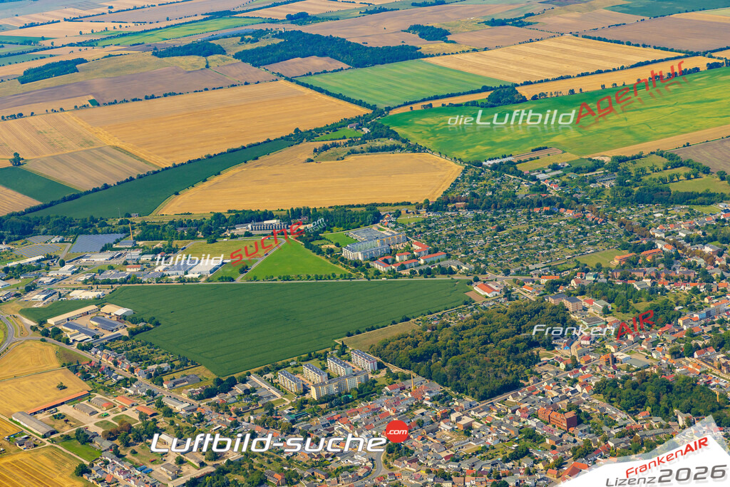 Luftaufnahme der Stadt Calbe - Die Luftaufnahme wurde 2025 vom UL-Flugzeug heraus erstellt ( keine Drohne ) - Hochauflösende Luftaufnahme - für professionelle Ausdrucke geeignet. Die Geschenkidee !Hier alle&nbsp;Infos zur Lizenzierung der LuftaufnahmeWir fliegen auch dieses Jahr wieder in Ihre Region um Luftbilder zu erstellen.- Luftbild anfragen