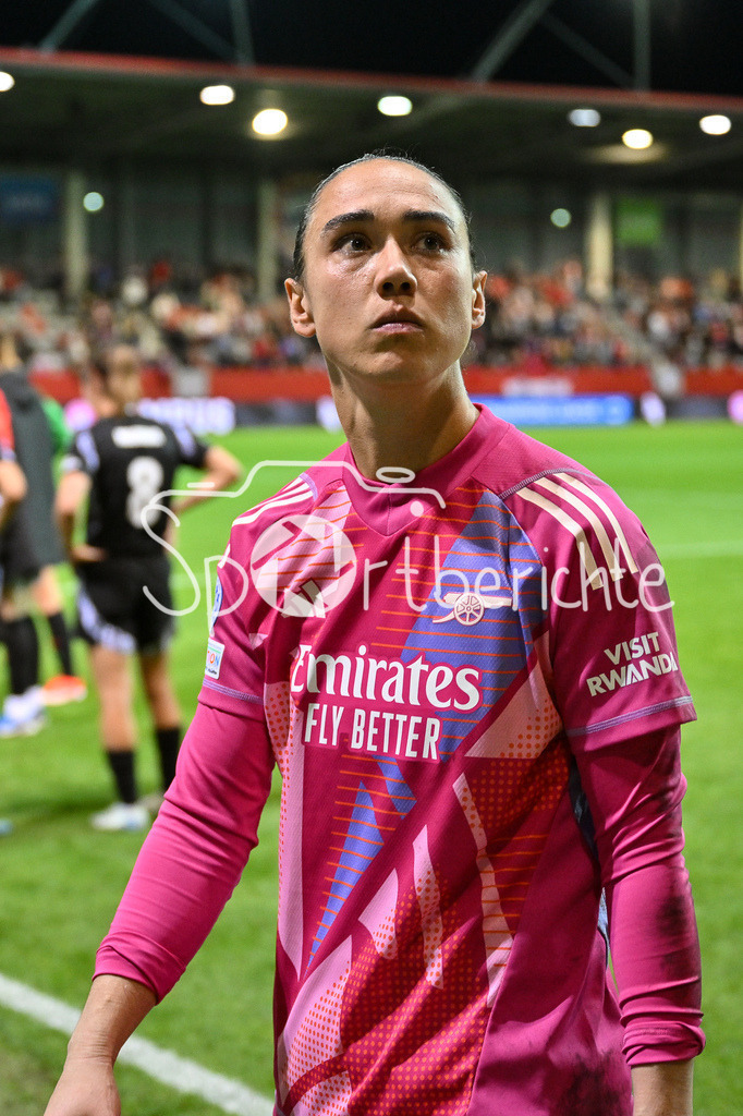 FC Bayern München Frauen - Arsenal London Frauen | Im Bild Manuela ZINSBERGER (Arsenal London Frauen #1) enttauescht nach der partie in Muenchen / Freisteller / Einzelfoto / UEFA Womens Champions League: FC Bayern München Frauen - Arsenal London Frauen, FC Bayern Campus am 09.10.2024