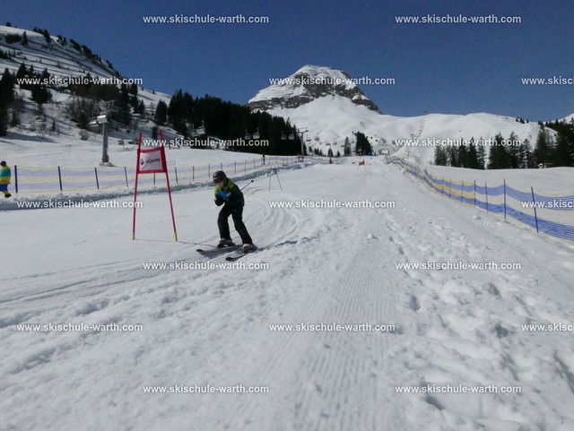 Dimi (3) | Photos von der Skischule Warth - Realisiert mit Pictrs.com