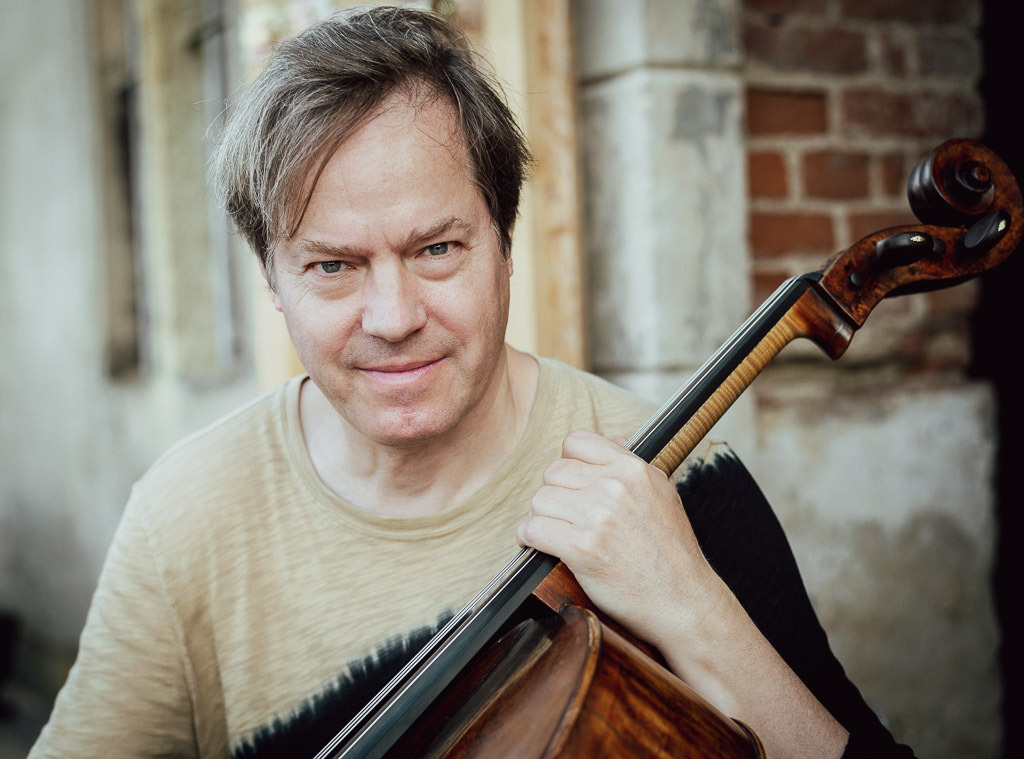 Jan Vogler | Jan Vogler spielt Bach im Forte Belvedere Leisnig zum Festival Hallo Leisnig 2022. - Realisiert mit Pictrs.com