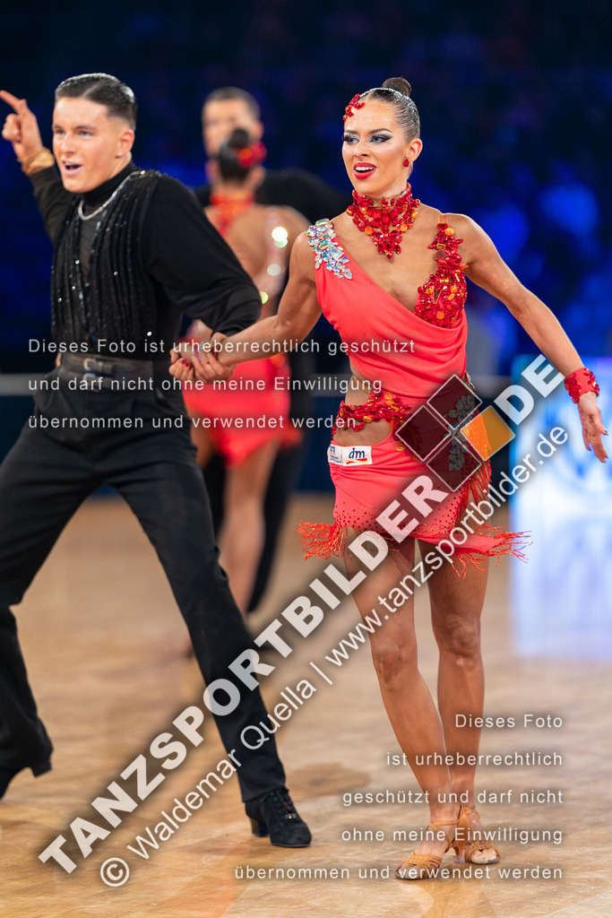 20231111-01036 | Hier finden Sie Tanz Bilder vom Latein und Standard Formationen tanzen. Sportbilder vom Tanzsport. Schöne Fotos und von Weltmeisterschaft, Europameisterschaft, Bundesliga, Regionalliga, Oberliga und Landesliga sowie von GOC Stuttgart, DanceComp, WM Bremen