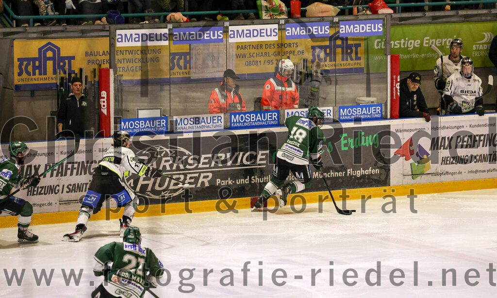 2024-02-02_027_TSV_Erding_gegen_ERSC_Amberg | Erding, Deutschland, 02.02.2024:
Eishockey, Bayernliga Vorrunde 2023 / 2024, 30. Spieltag, TSV Erding gegen ERSC Amberg, Endergebnis: 1:0

Daniel Krzizok (Erding Gladiators, #18)

Foto: Christian Riedel / fotografie-riedel.net