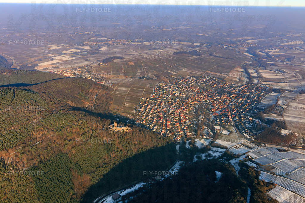 Burg Landeck im Winter bei wenig Schnee | Luftbild: Burg Landeck im Winter bei wenig Schnee in Klingenmünster im Bundesland Rheinland-Pfalz in Deutschland. Foto: IMG_096433.jpg vom 22.01.2017 durch Werner Riehm/FLY-FOTO.de - Realisiert mit Pictrs.com