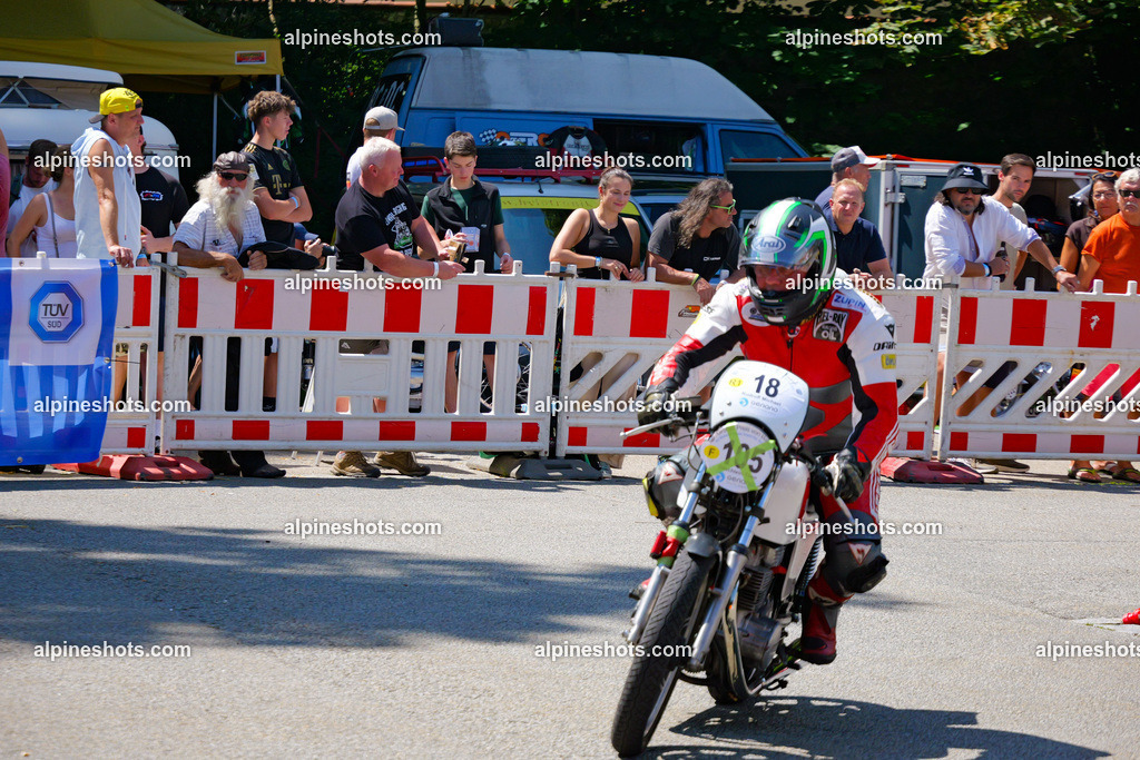 P1036902-2 | Erleben Sie atemberaubende, hochqualitative Fotos Ihrer Fahrt entlang der malerischen Alpenstraßen. Besuchen Sie alpineshots.com, um professionelle Aufnahmen Ihrer unvergesslichen Reise zu finden und zu kaufen - Realisiert mit Pictrs.com
