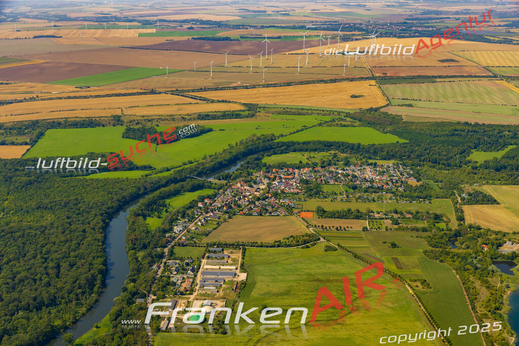 Klassische Luftaufnahme ohne Drohne zeigt:Gröna Saale bei Bernburg - Die Luftbildaufnahme wurde 2025 vom UL-Flugzeug heraus erstellt ( keine Drohnenaufnahme ) - Hochauflösende Luftaufnahme -Nicht vergleichbar mit Google Maps oder Satelittenbilder- Die Geschenkidee !Mit Lizenz und Bildrechte bestellbar