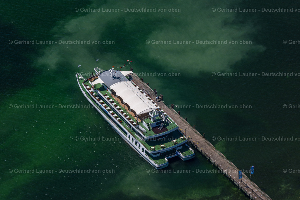 4031254 | STARNBERG 12.06.2020 Das Ausfluggsschiff Starnberg der Bayrischen Seeschifffahrt GmbH am Anlegesteg am Starnberger See in Starnberg im Bundesland Bayern, Deutschland. // The excursion ship Starnberg of the Bavarian Seeschifffahrt GmbH at the pier on Lake Starnberg in Starnberg in the state Bavaria, Germany. Foto: Gerhard Launer