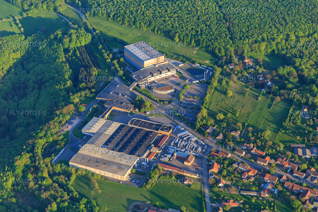 Vue aérienne: Domaine Louis Eschenauer et Les Grands Chais de à Petersbach dans le département Bas Rhin, France – .Photo: IMG_145844.jpg prise le 30/04/2025 par Werner Riehm/FLY-FOTO.eu – Résolution de l'original: 5472 x 3648 px – Louis Eschenauer – GCF Group (Grands Chais de France) - Wines & Spirits