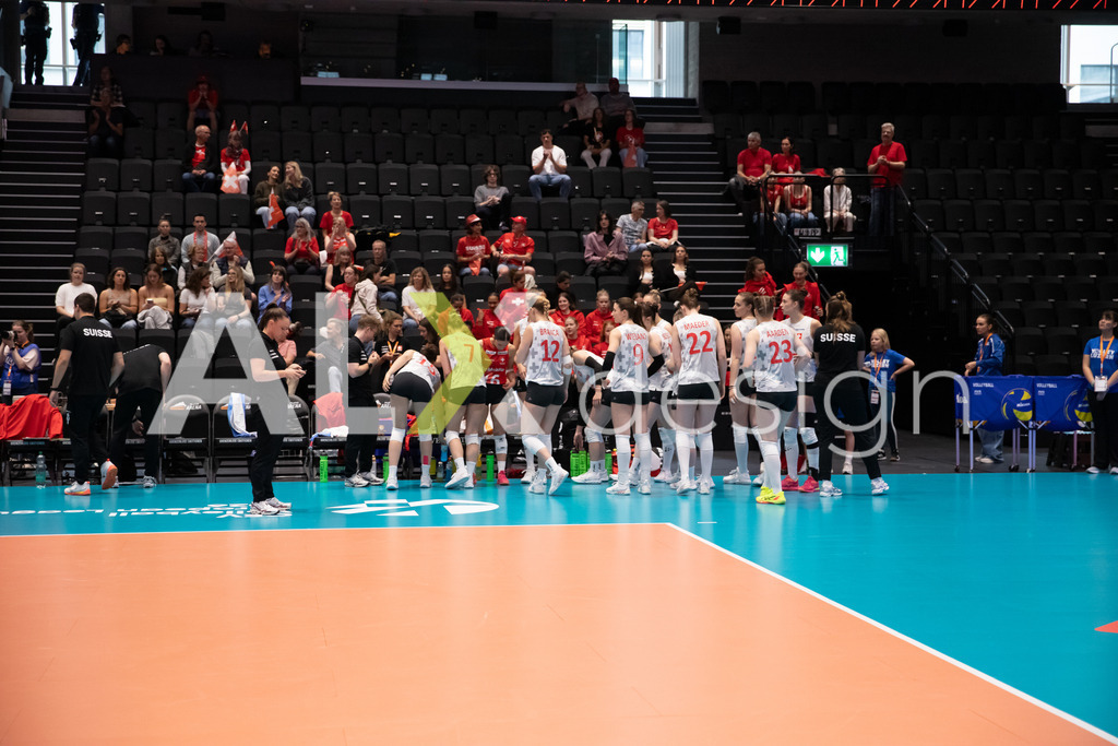 Georgia v Switzerland - CEV European League Women | KRIENS, SWITZERLAND - JUNE 12: Team of Switzerland before the CEV European League match between Georgia and Switzerland at Pilatus Arena on June 12, 2026 in Kriens, Switzerland. - Realisiert mit Pictrs.com