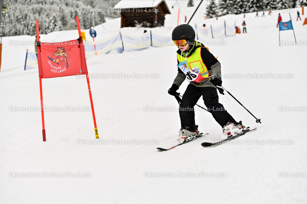 SRF_20.02.2026_0413 | Skirennfotos,Serfaus,Fiss,Ladis,Kinderskirennen,Winter,Tirol,Oberland,skirace,SFL,feelfree,weil wir's genießen,ski,Ski,skifahren,Sonnenplateau, - Realisiert mit Pictrs.com