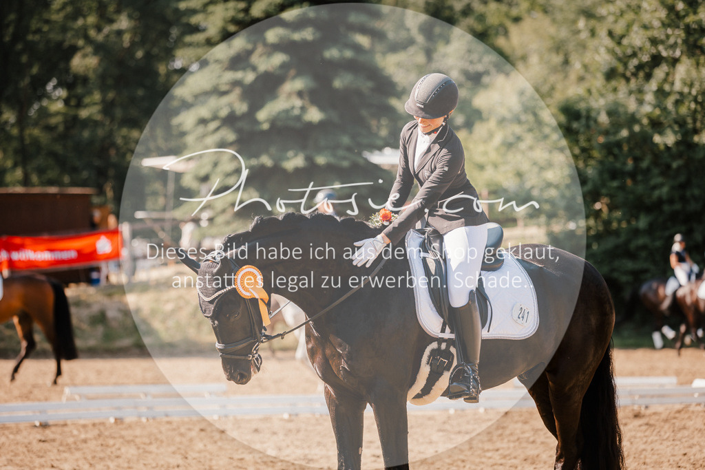 3I6A9198 | Stimmungsvolle Portraits und Reitsportfotografie im Ruhrgebiet und im Münsterland.

Pferdefotografie, Hundefotografie, Tierfotografie, Reportagen, Portraits von Tier und Mensch, Turnierfotografie in Bochum, Recklinghausen, Marl, Haltern am See, Dülmen.. - Realisiert mit Pictrs.com