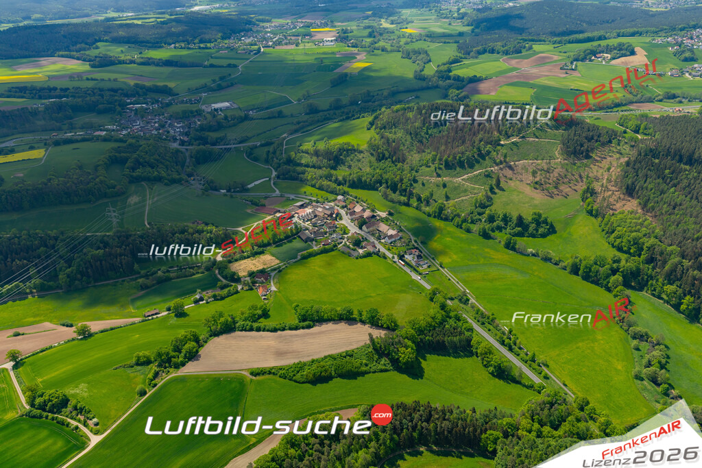 Die Luftaufnahme Leutendorf - Mitwitz wurde 2022 vom Flugzeug aus (keine Drohne) erstellt. Hohe Auflösung -für große Poster und Wandbilder geeignet - Garantiert!