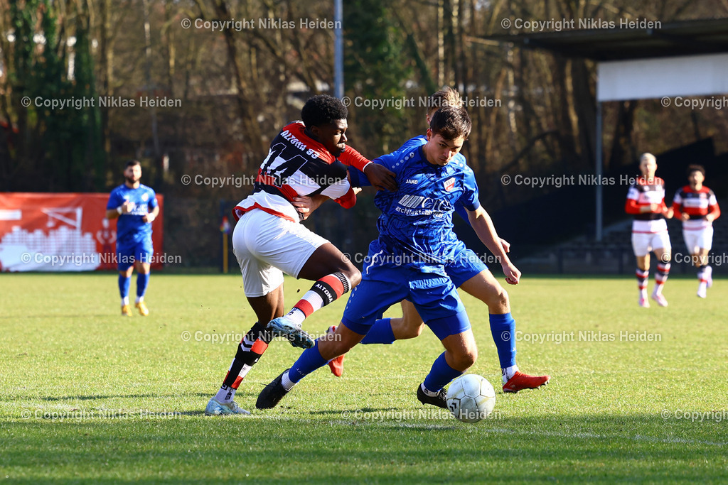 NH_Altona93_TSVSasel_OberligaHamburg_15032025 | #14 Ezra Kwajo Ampofo (Altona 93), #2 Alexander Kay (TSV Sasel)Fußball I Herren I Gamesright Oberliga Hamburg I Saison 2024-2025 I 27. Spieltag I Altona 93 - TSV Sasel I 15.03.2025 I Adolf-Jäger-Kampfbahn