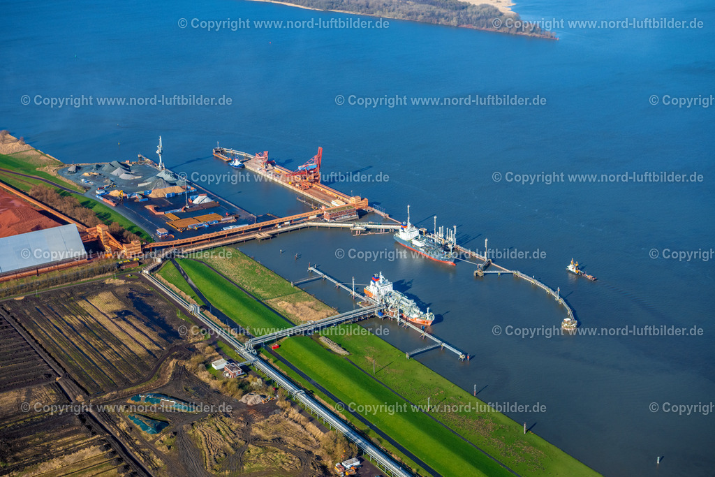 Stade_Buetzfleth_Seehafen_ELS_4422230323 | STADE 23.03.2023 Hafenanlage Stader Seehafen AOS am Bützflether Sand in Bützfleth im Bundesland Niedersachsen, Deutschland. Weiterführende Informationen bei: Dow Deutschland Anlagengesellschaft mbH,  STADE Marketing und Tourismus GmbH. // Stader Seehafen Refinery equipment and management systems on the factory premises of the mineral oil manufacturers of Dow Deutschlond Anlagengesellschaft mbH in Buetzfleth in the state Lower Saxony, Germany. Further information at: Dow Deutschland Anlagengesellschaft mbH,  STADE Marketing und Tourismus GmbH. Foto: Martin Elsen