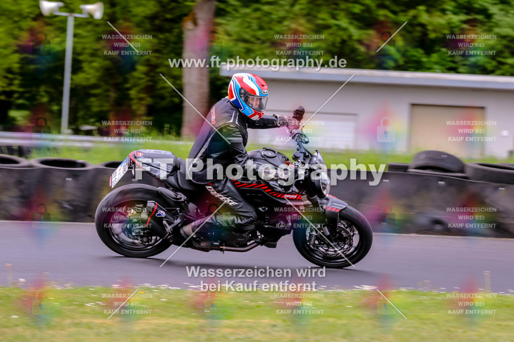 MotoTeamVBK-20653 | Hier findet Ihr Bilder von Touristenfahrten auf der Nürburgring Nordschleife oder von anderen Veranstaltungen die ich besucht habe. Viel Spass beim Durch Schauen 