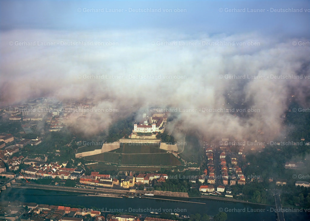 9200806 | von Wolken umgebene Festung Marienberg 1980, Würzburg