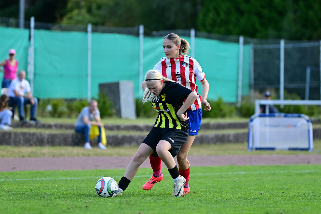 Fußball I Juniorinnen I Saison 2025-2026 I Oberliga Niedersachsen I 2. Spieltag I FC Rosengarten - ATSV Scharmbeckstotel | Der Sportfotograf. - Realisiert mit Pictrs.com