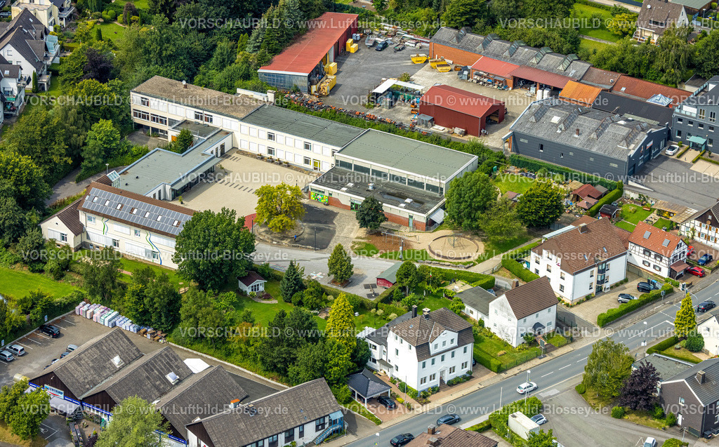 Wickede240711395 | Luftbild, Melanchthonschule, Wohngebiet Hauptstraße, Firmengelände Dachdecker Bente-Gerüstbau, Wickede, Soester Börde, Nordrhein-Westfalen, Deutschland