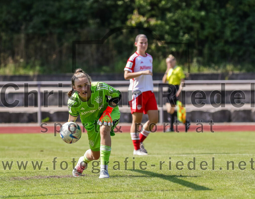 2023-09-09_059_FC_Bayern_Muenchen_gegen_SC_Freiburg | Aschheim, Deutschland, 09.09.2023:
Fußball, B-Juniorinnen-Bundesliga Süd 2023 / 2024, 1. Spieltag, FC Bayern München gegen SC Freiburg, Endergebnis: 4:0

Foto: Christian Riedel / fotografie-riedel.net