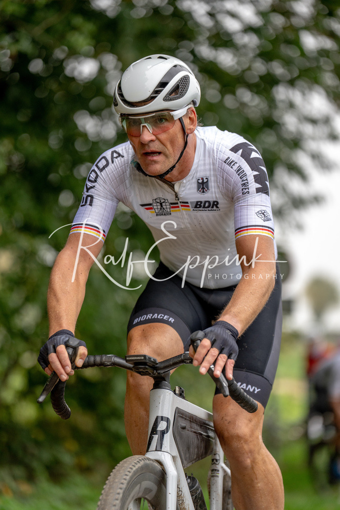 Ralf Eppink Photography 20251011_DSC00674 | Sportfotografie, Eventfotografie, Porträtfotografie, Radsport Fotograf, Triathlon Fotograf, Düsseldorf Fotograf, Köln Fotograf, Actionfotografie, Teamfotografie, Peoplefotografie, Business Portraits, Veranstaltungsfotografie, Reportagefotografie - Realisiert mit Pictrs.com