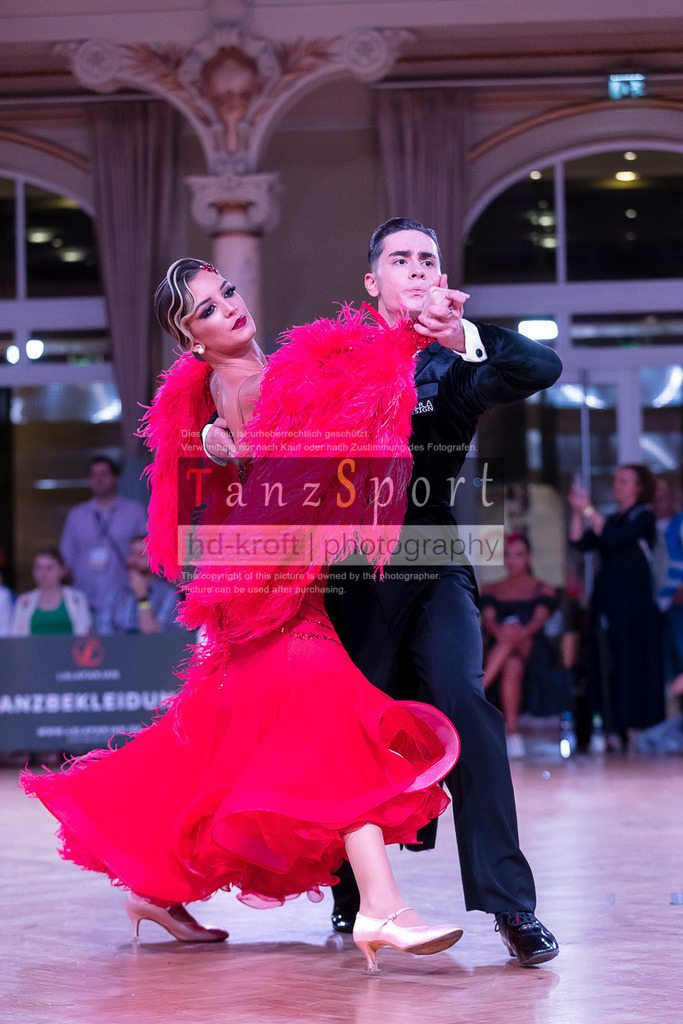 20240706_WDSF_RS_Std_2555 | Tanzsportbilder, Standardtanz, Lateintanz, WDSF, DTV, LTVB, dancecomp, goc, hessen tanzt, blaues band der spree, walzer, tango, wiener walzer, slowfox, quickstepp, samba, rumba, cha-cha-cha, paso doble. jive, hd-kroft photography, turniertanzsport