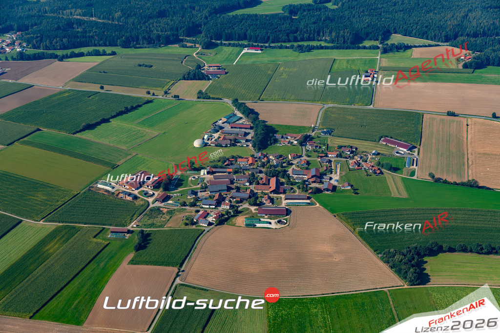 Die Luftaufnahme Faustendorf - Arnschwang wurde 2021 mittels Flugzeug (keine Drohne) erstellt. Hohe Auflösung -für große Poster und Wandbilder geeignet!