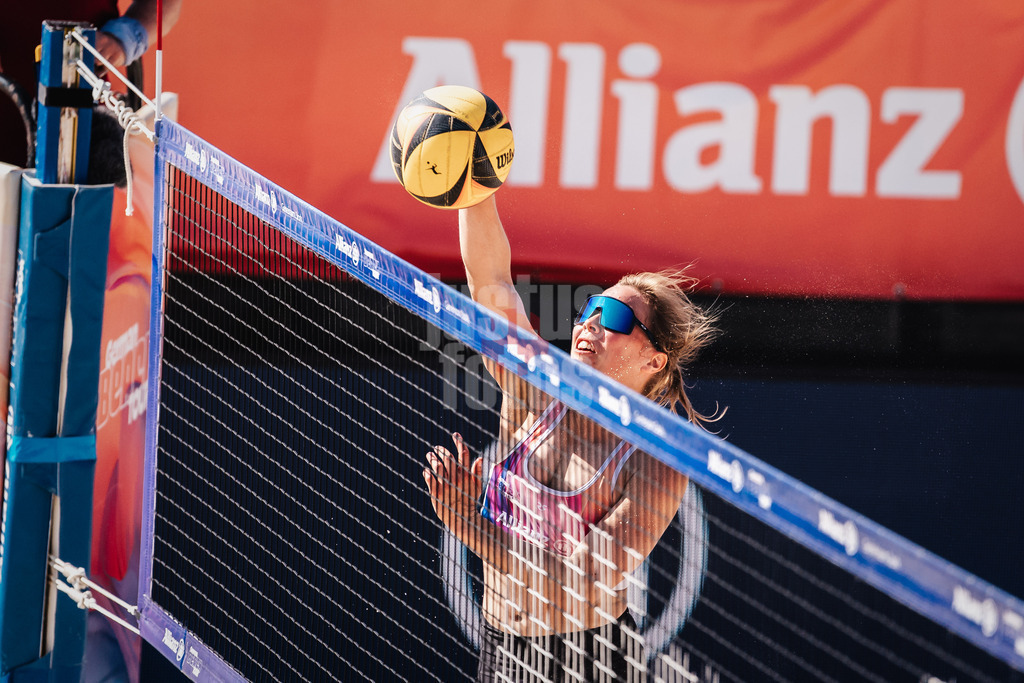 Beachvolleyball | Frauen | Allianz German Beach Tour 2025 | Tourstop Bremen | 12.06.2025 | Nina Interwies beim Angriff