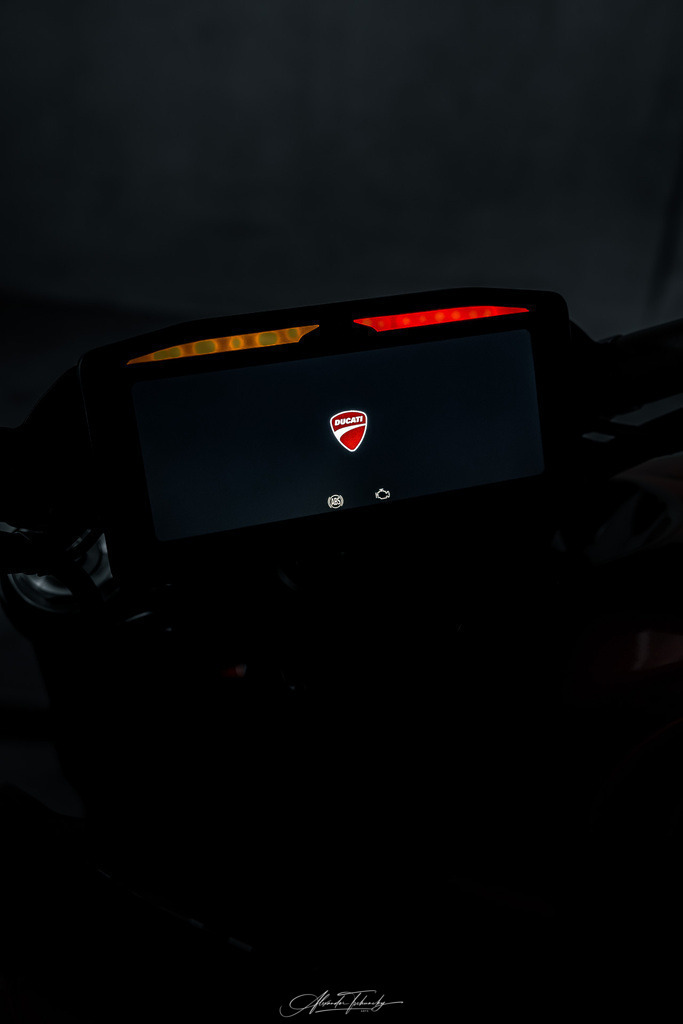 Ducati xDivael V4 | Entdecken Sie die faszinierende Welt von Alexander Tschuncky Arts: Kreative Fotografie, atemberaubende Automobilkunst und hochwertiger Bilderdruck. Lassen Sie sich inspirieren! - Realisiert mit Pictrs.com