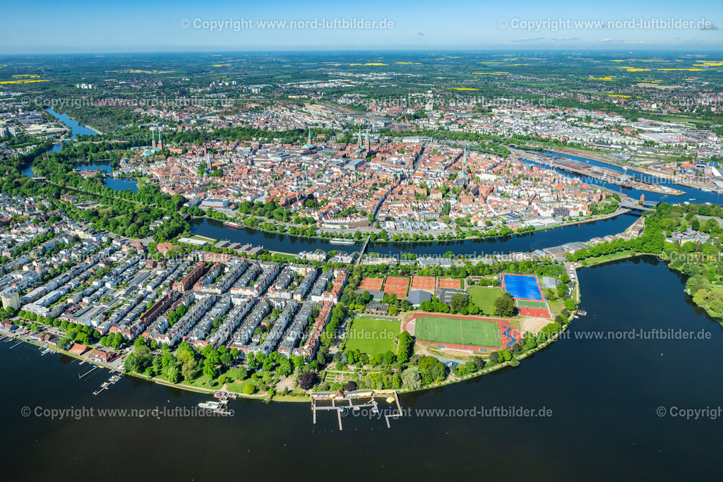 Lübeck_Altstadt_ELS_3605150522 | LüBECK 15.05.2022 Altstadtbereich und Innenstadtzentrum in Lübeck im Bundesland Schleswig-Holstein, Deutschland. // Old Town area and city center in Luebeck in the state Schleswig-Holstein, Germany. Foto: Martin Elsen