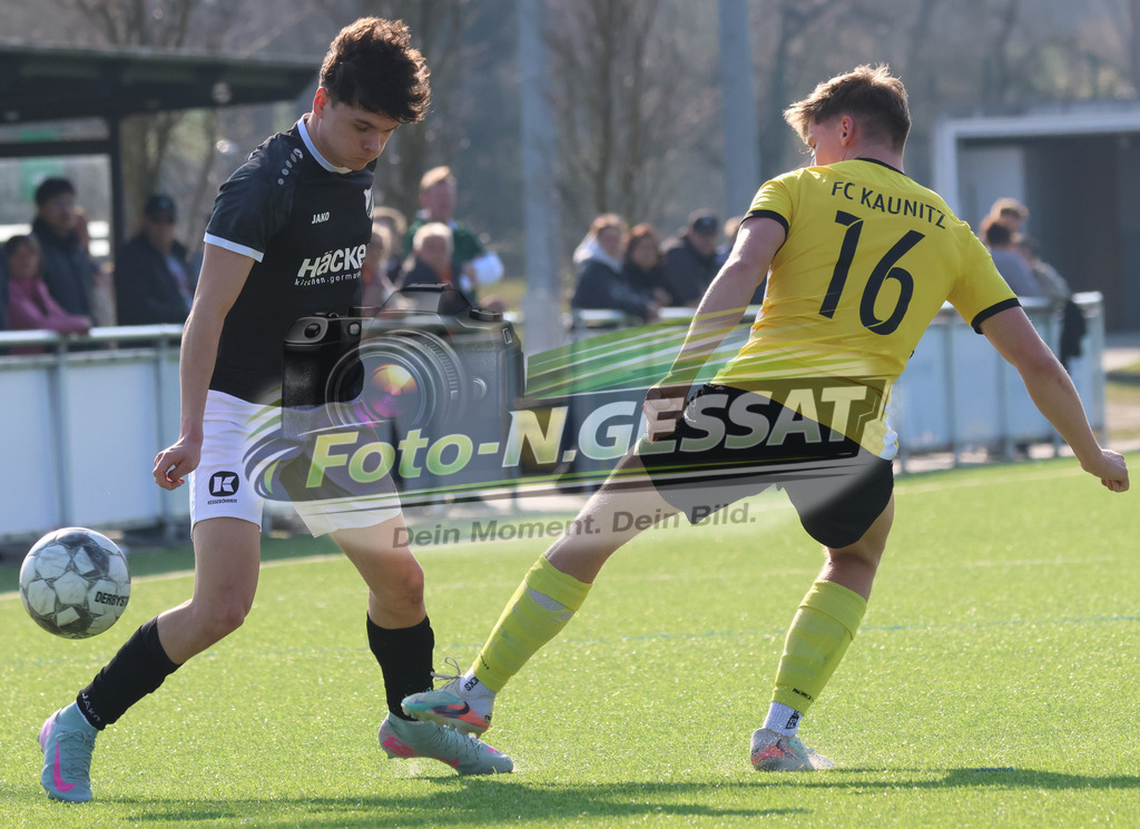SV Rödinghausen II, FC Kaunitz | Auf dem Bild zu sehen: schwarz SV Rödinghausen II: Roman-Stevan Jankowski ; gelb FC Kaunitz: Maurice Leon Cord-BrüningSV Rödinghausen II, FC Kaunitz, Saison 25/26, Westfalenliga, Deutschland - Realisiert mit Pictrs.com