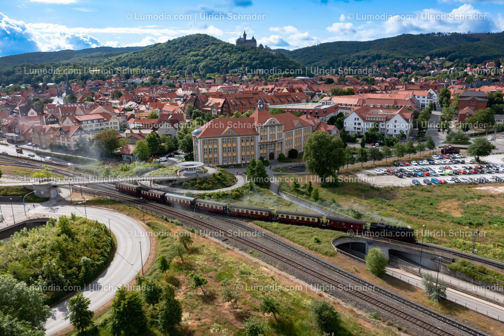 10049-51552 - Luftbild Wernigerode | Stockfoto und Bilderpool mit Bildmaterial aus Deutschland, dem Harz, Halberstadt, Quedlinburg, Wernigerode und weltweit. Qualitativ hochwertige und professionelle Fotos anschauen und kaufen. - Realisiert mit Pictrs.com