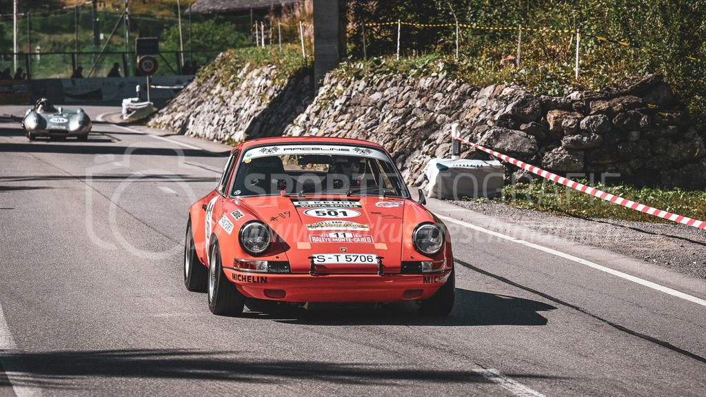 19. Arosa ClassicCar 2023 - 2. September 2023 | 19. Arosa ClassicCar 2023
Arosa, Schweiz
Feustel Florian aus Neunkirch mit der Startnummer 501 in einem Porsche 911 2, 3l SR, Jahrgang 1969, in der Klasse Competition.
@arosaclassiccar, @arosa.official, #arosaclassiccar, #arosa, #76curves, #classiccar
Bild: Sportfotografie Markus Aeschimann | www.markus-aeschimann.ch - Realisiert mit Pictrs.com