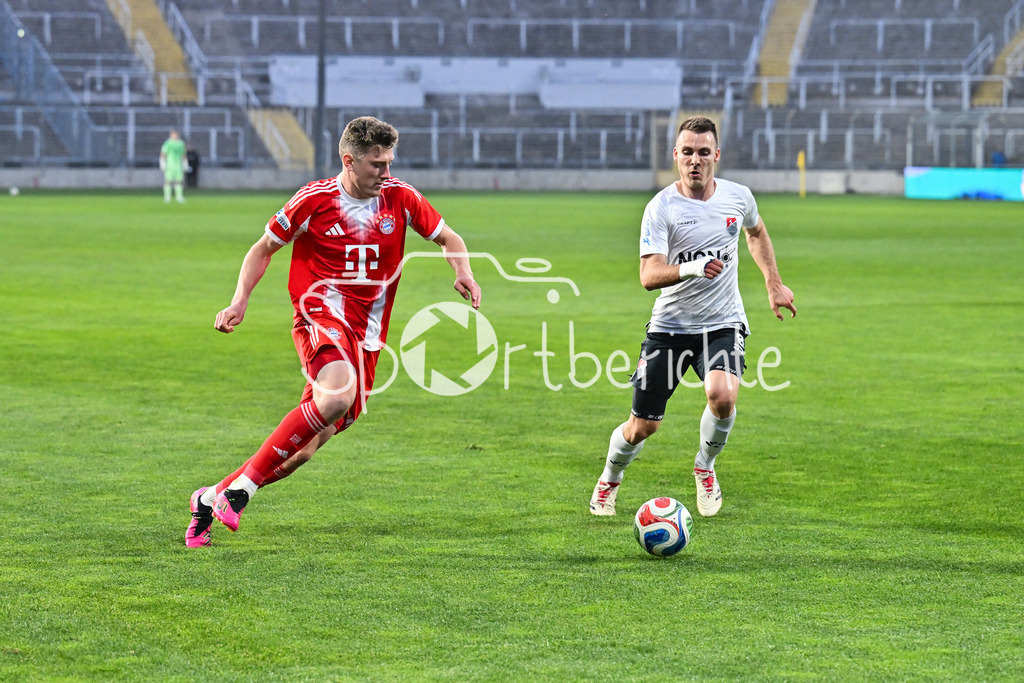FC Bayern Amateure - TSV Aubstadt | MÜNCHEN, GERMANY - 24. APRIL: im Duell David HEINDL (FC Bayern München II 4) und Nico SCHMIDT (TSV Aubstadt 8) während dem Match zwischen den Amateuren des FC Bayern und dem TSV Aubstadt am 31. Spieltag der Regionalliga Bayern im Grünwalder Stadion