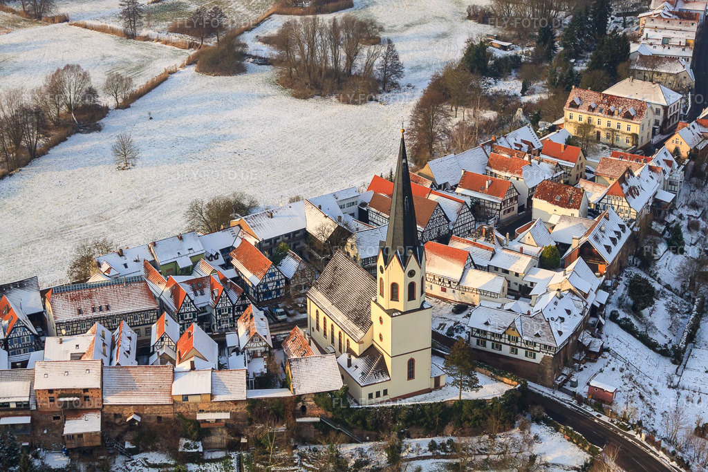 Luftbild: St. Dionysius im Hinterstädel im Winter bei Schnee in Jockgrim im Bundesland Rheinland-Pfalz in Deutschland. Foto: IMG_35800.jpg vom 04.12.2010 durch Werner Riehm/FLY-FOTO.de