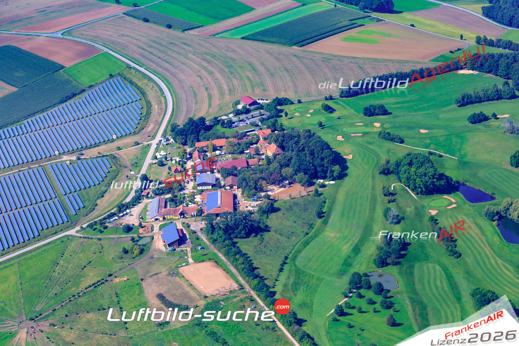 Die Luftaufnahme Golf-leimershof - Breitenguessbach wurde 2017 mittels Flugzeug (keine Drohne) erstellt. Perfekte Schärfe und Druck- Auflösung- Garantiert!