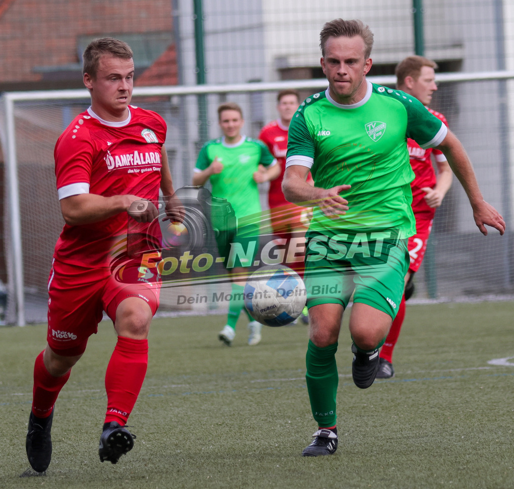 Bünder SV - TV Elverdissen | Auf dem Bild zu sehen: rot Bünder SV: Robin Luca Wolf ; grün TV Elverdissen: Philipp GödingBünder SV, TV Elverdissen, Saison 26/27, Kreisliga A, Bünde, Deutschland - Realisiert mit Pictrs.com