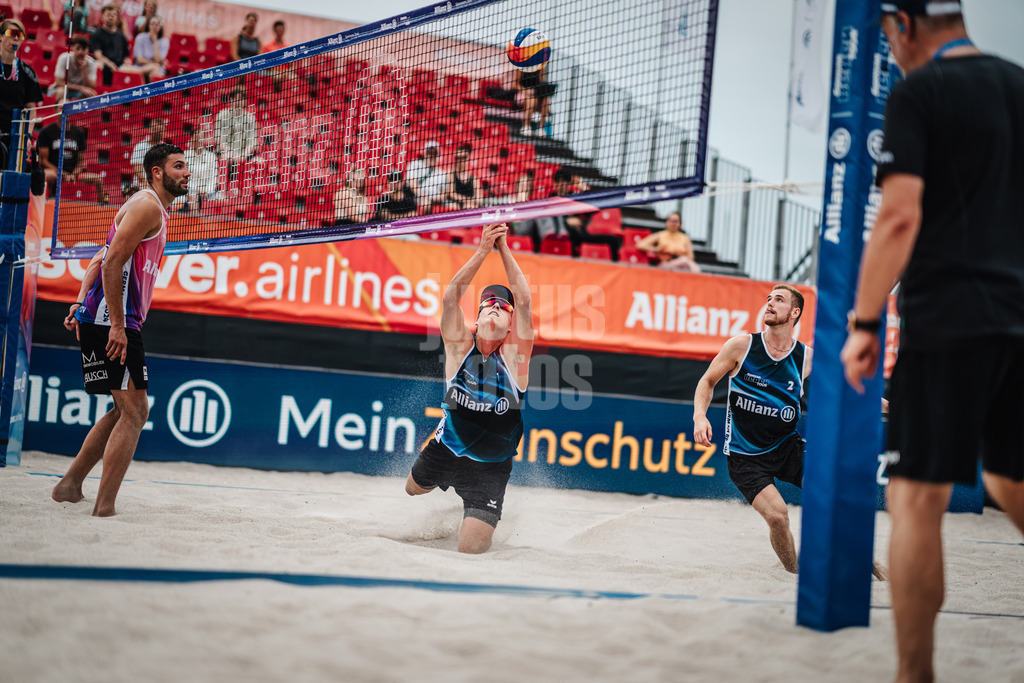 Beachvolleyball | Männer | Allianz German Beach Tour 2024 | Tourstop Kühlungsborn 2 | 15.08.2024 | Yannik Ahr spielt den Ball
