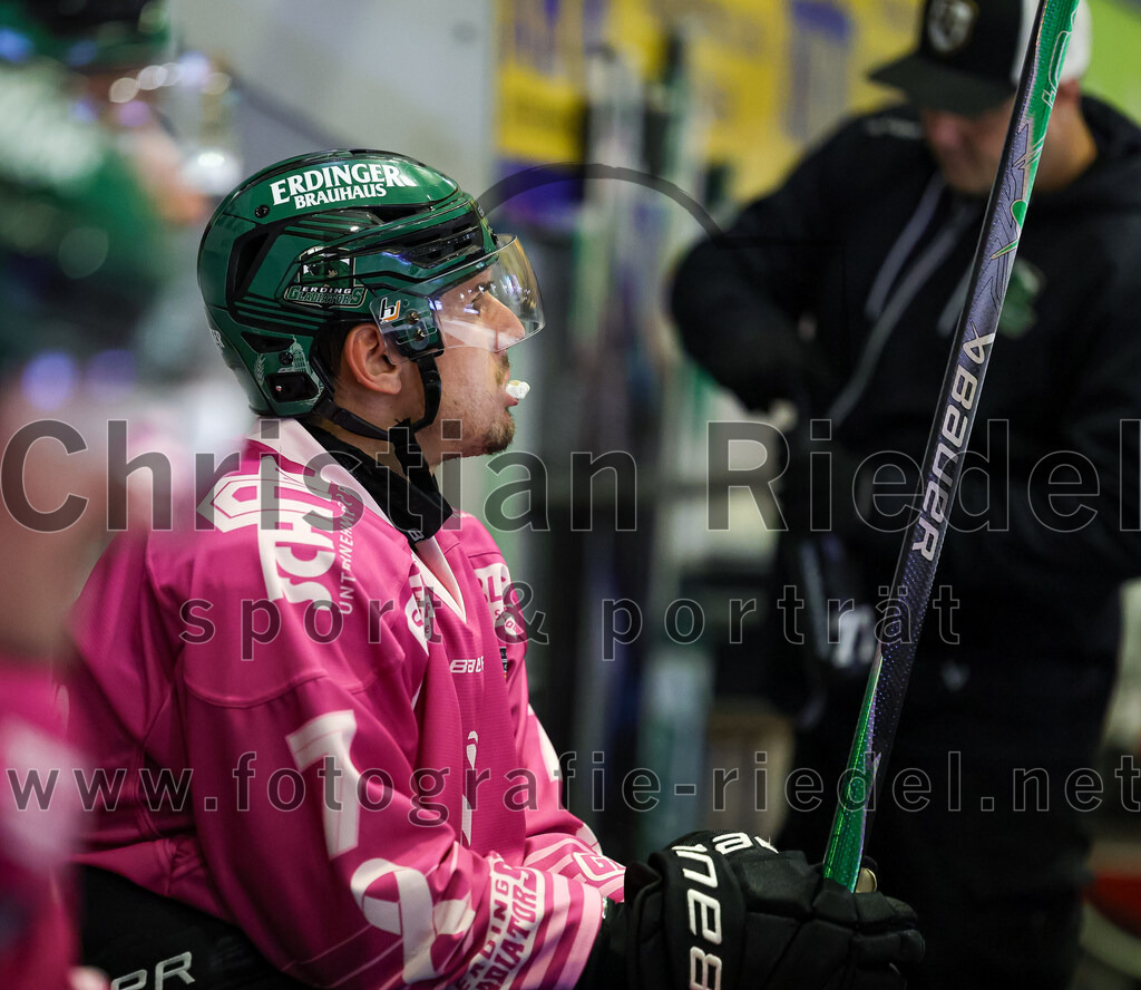 2025-10-10_101_TSV_Erding_gegen_onesto_Tigers_Bayreuth | Erding, Deutschland, 10.10.2025:Eishockey, Oberliga Süd 2025 / 2026, 7. Spieltag, TSV Erding gegen onesto Tigers Bayreuth, Endergebnis: 2:5Louis Trattner (Erding Gladiators, #7)Foto: Christian Riedel / fotografie-riedel.net