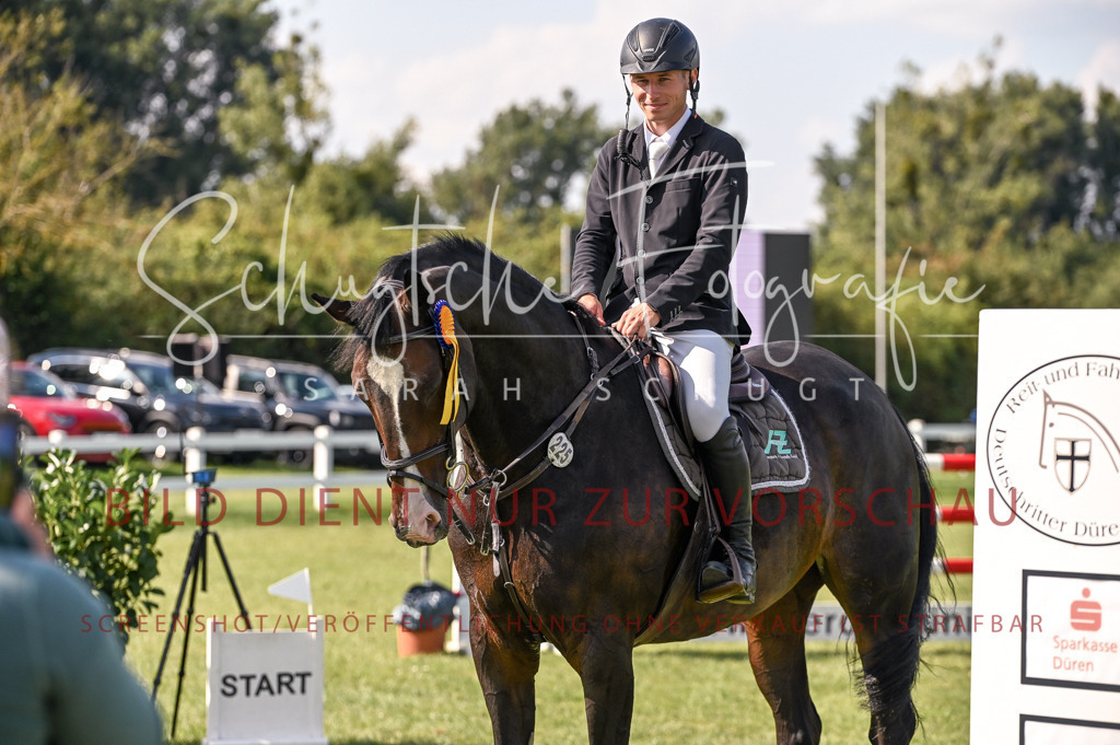 Schugtsche-Düren.2024-10.Springprf.M_-84 | Schugtsche Fotografie - Realisiert mit Pictrs.com