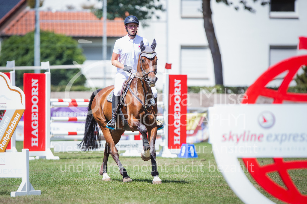 220717_LC_M1-Springen-619 | Deine schönsten Turniermomente als professionelle Fotos! Entdecke hochwertige Pferdesport-Fotografie im Online-Shop. Jetzt Fotos finden & bestellen!