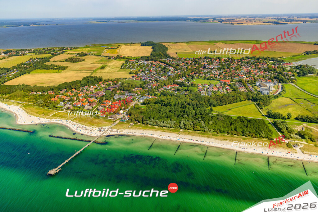 Neue Luftbildaufnahme der Stadt Wustrow - Das Luftbild wurde 2025 vom UL-Flugzeug heraus erstellt ( keine Drohnenaufnahme ) - Hochauflösende Luftaufnahme - für Wandbilder und großformatige Ausdrucke geeignet. Das besondere Geschenk!Hier alle&nbsp;Infos zur Lizenzierung der LuftaufnahmeWir fliegen auch dieses Jahr wieder in Ihre Region um Luftbilder zu erstellen.- Luftbild anfragen