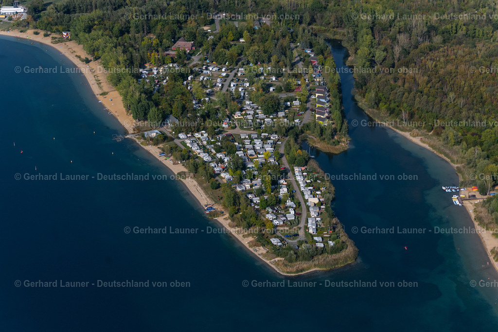 4040085 | LEIPZIG 14.09.2020 Campingplatz "Campingplatz am Kulkwitzer See" mit Wohnwagen und Zelten am Seeufer an der Seestraße im Ortsteil Lausen-Grünau in Leipzig im Bundesland Sachsen, Deutschland. Weiterführende Informationen bei: LeipzigSeen GmbH. // Campsite "Campingplatz am Kulkwitzer See" with caravans and tents on the lake shore on Seestrasse in the district Lausen-Gruenau in Leipzig in the state Saxony, Germany. Further information at: LeipzigSeen GmbH. Foto: Gerhard Launer