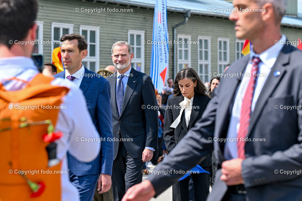 Internationale Gedenk- und Befreiungsfeier Gedenkstaette Mauthausen 2025_ 11.05.2025-180 | 11.05.2025, Mauthausen, AUT, Internationale Gedenk- und Befreiungsfeier Gedenkstaette Mauthausen 2025, 80 Jahre Befreiung KZ Mauthausen im Bild Delegation Spanien, Felipe IV, Koenig von Spanien (Felipe Juan Pablo Alfonso de Todos los Santos de Borbon y Grecia), Dona Letizia, Koenigin von Spanien