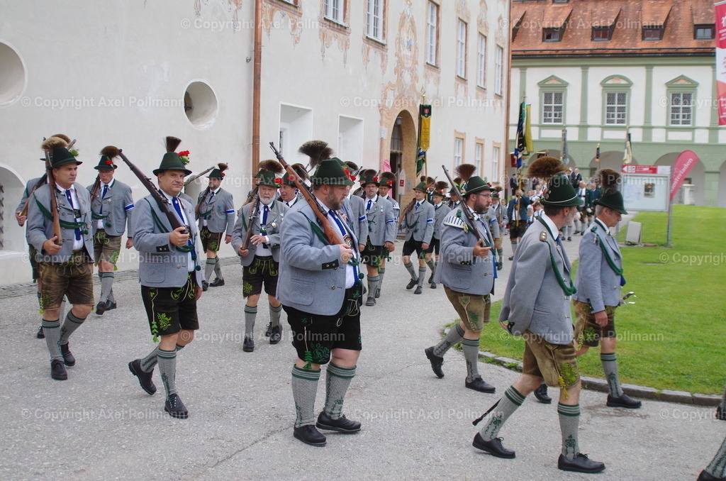 IMGP5516 | fotografiert von Axel PollmannLeonhardi Wallfahrt Benediktbeuern und Murnau, Fronleichnam, Fasching, Landschaft im Loisachtal und Benediktbeuern  - Realisiert mit Pictrs.com