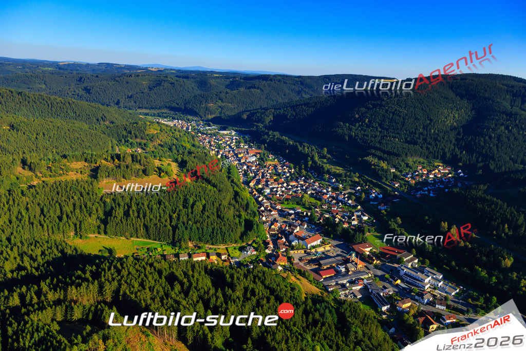 Die Luftaufnahme der Stadt Wallenfels wurde vom UL-Flugzeug heraus erstellt ( keine Drohne )- hohe Auflösung für beste Qualität