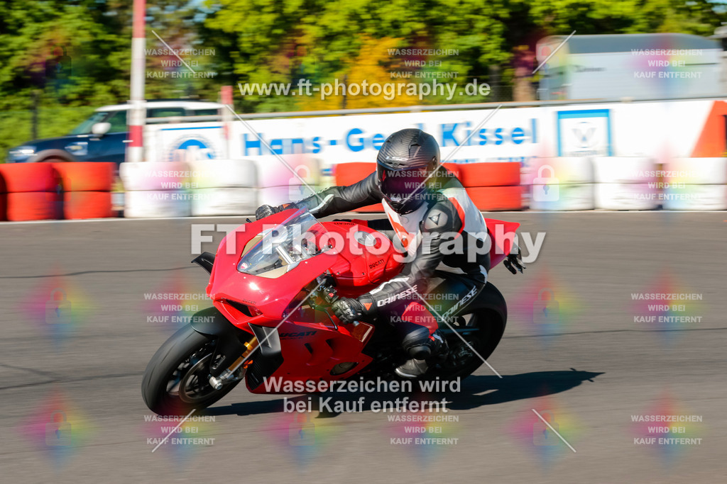 Moto-TeamOBK-21181 | Hier findet Ihr Bilder von Touristenfahrten auf der Nürburgring Nordschleife oder von anderen Veranstaltungen die ich besucht habe. Viel Spass beim Durch Schauen 