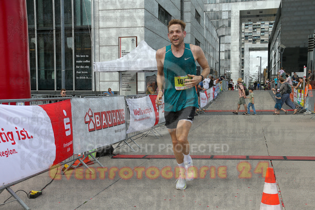 250920_1517_EX1_8755 | Sportfotografie im Rhein-Sieg Kreis, Köln, Bonn, NRW, Rheinland Pfalz, Hessen, etc. Unser Tätigkeitsfeld umfasst den Laufsport vom Volkslauf über den Marathon, Duathlon, Triathon bis zum Ultralauf wie Kölnpfad Ultra oder Schindertrail.