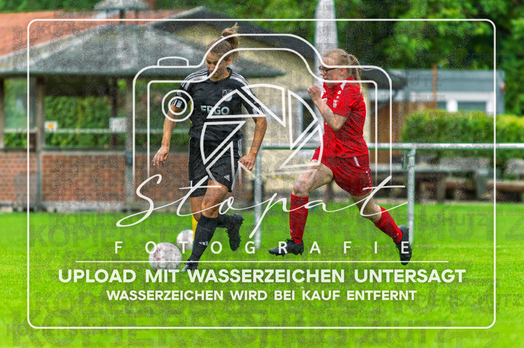 Kreisliga VER/OHZ - SG Fulde vs. SG Ihlpohl/Lesumstotel | v.l. Myroslava Taran (SG Fulde #11), Eileen Schlitt (SG Ihlpohl/Lesumstotel #13); Kreisliga VER/OHZ - SG Fulde vs. SG Ihlpohl/Lesumstotel am 30.08.26 in Zentralstadion, Fulde - Realisiert mit Pictrs.com