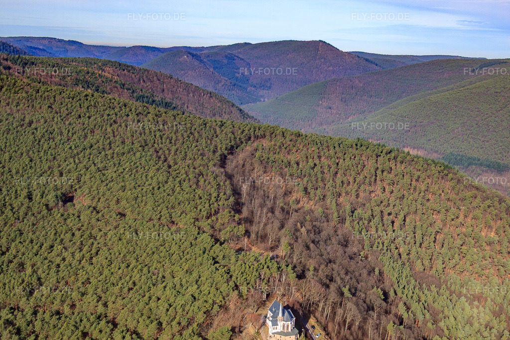 Luftbild: St.-Anna-Hütte über der St.-Anna-Kapelle auf dem Annaberg in Burrweiler im Bundesland Rheinland-Pfalz in Deutschland. Foto: IMG_61621.jpg vom 18.01.2014 durch Werner Riehm/FLY-FOTO.de