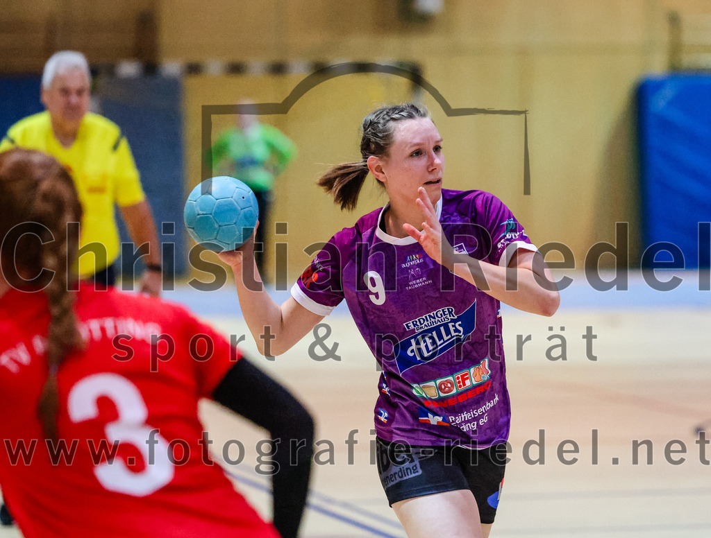 2023-11-04_047_SpVgg_Altenerding_gegen_TV_Altoetting | Erding, Deutschland, 04.11.2023:
Handball, Bezirksoberliga Frauen Altbayern 2023 / 2024, 6. Spieltag, SpVgg Altenerding gegen TV Altötting, Endergebnis: 28:26

Julia Kranich (SpVgg Altenerding, #9)

Foto: Christian Riedel / fotografie-riedel.net