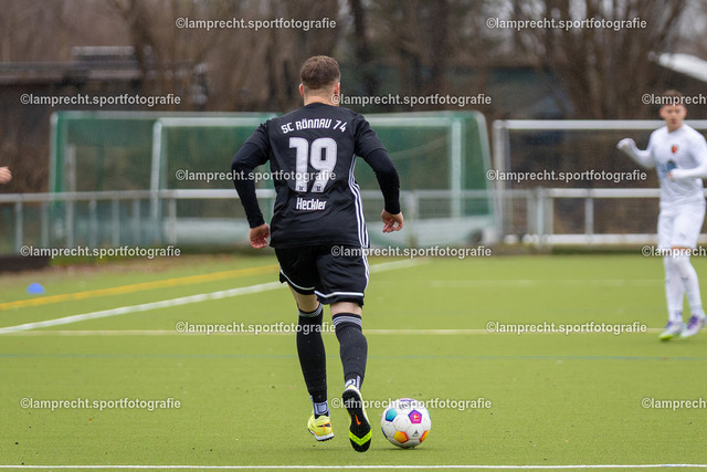 Fußball I Herren I Saison 2025-2026 I Landesfreundschaftsspiel I SC Rönnau - SSG Rot-Schwarz Kiel 018 | Marvin Heckler (19, SC Rönnau) - Realisiert mit Pictrs.com
